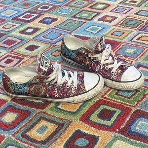 Converse colorful Mandala print